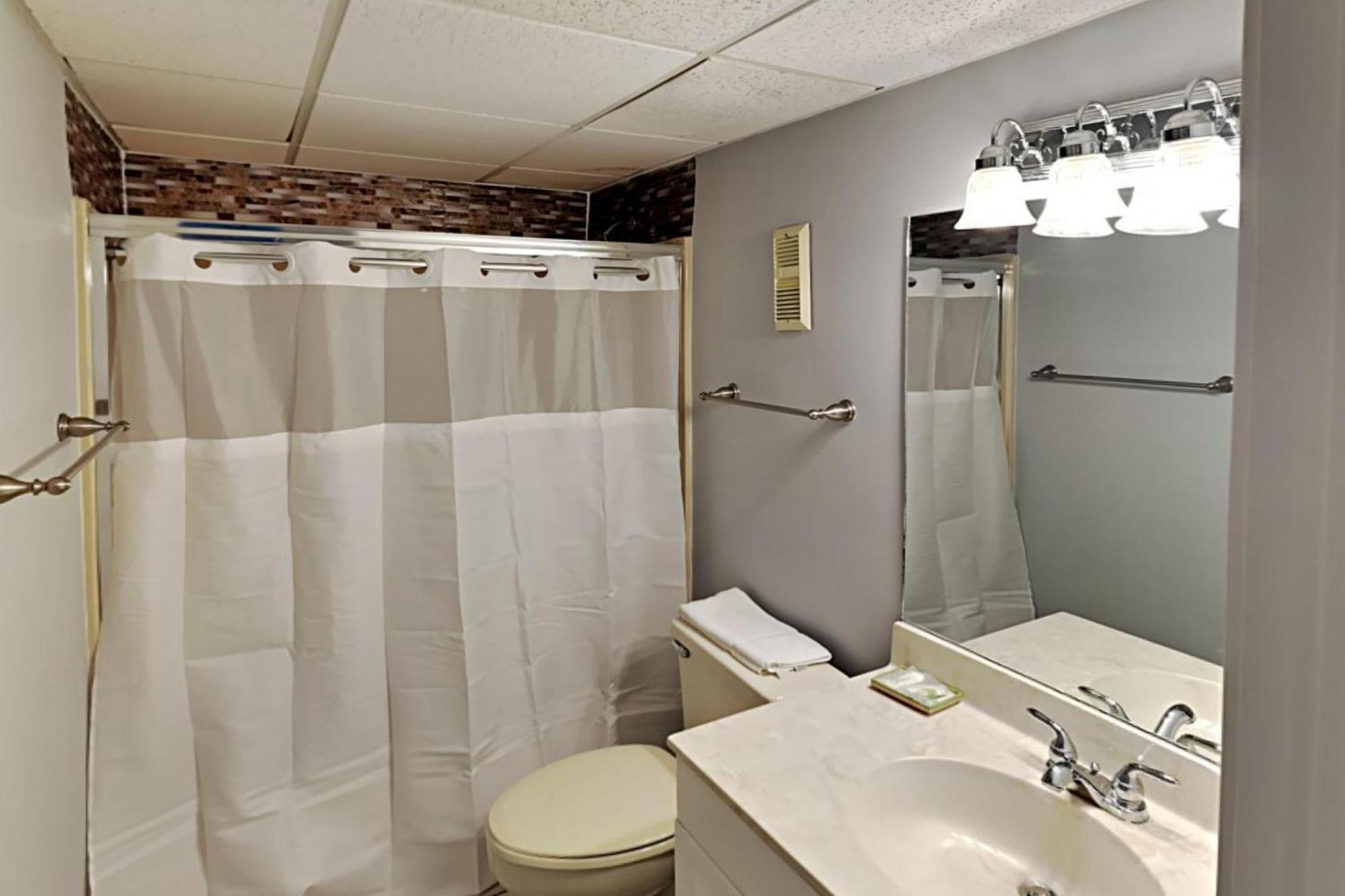 Edgewater Tower I #111 Holiday home *